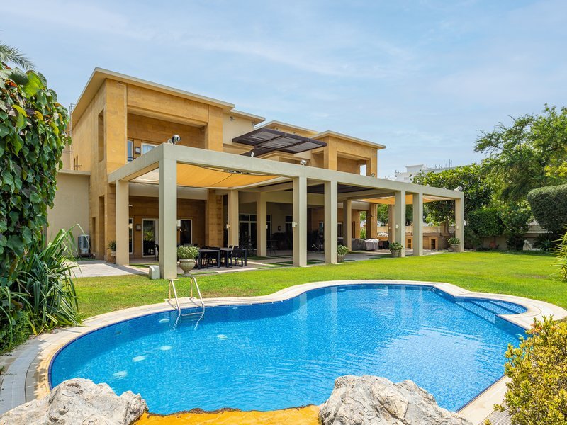 14 Images - Last Full Image- Exquisite Luxury Villa in Exclusive Community.pdf-image-002