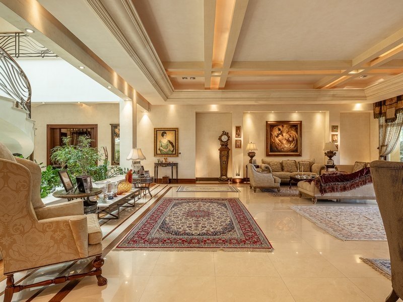 14 Images - Last Full Image- Exquisite Luxury Villa in Exclusive Community.pdf-image-010