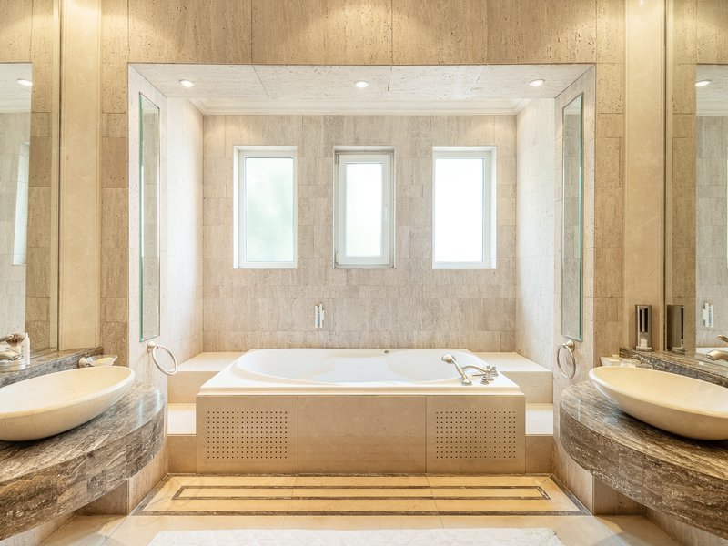 14 Images - Last Full Image- Exquisite Luxury Villa in Exclusive Community.pdf-image-013